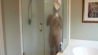 MaxineX - Taking A Shower After The Orgy