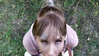 Fucking a sexy cutie outdoors in doggy