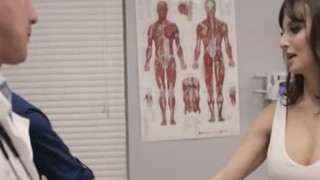 Pregnant milf gets fucked by her doctor