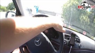 Deutscher Blowjob im Auto und Outdoor mit Rothaariger