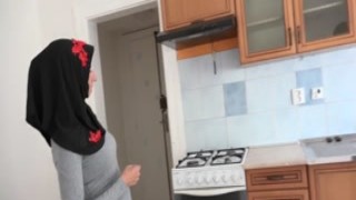 Muslim Milf Wants To Live In Prague