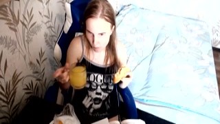 Gamer girl spreads her legs for a solo