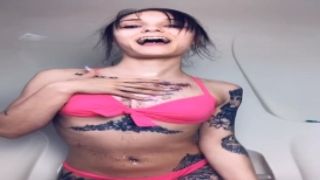 Kinky webcam long legged chick goes solo to finger and family pet her pussy with plaything