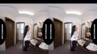 VR - Meeting in bathroom