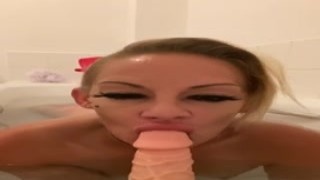 LouLou Petite &ndash; Bathtime Dildo Fucking!