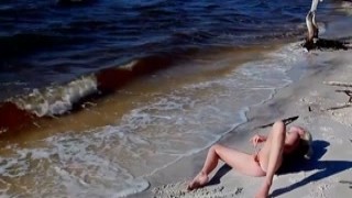 Tatyana Screaming Orgasm By The Ocean